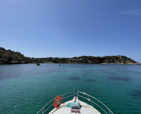 proa del barco y paisaje