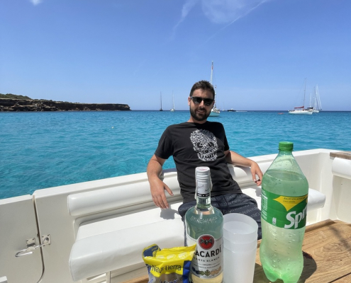 tomar un refrigerio a bordo del barco